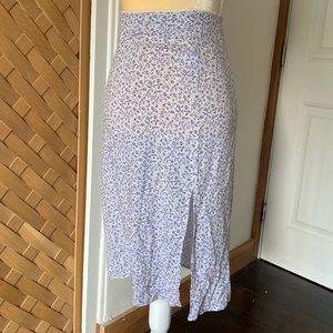 BRANDY MELVILLE BRAND NEW FLORAL BLUE SKIRT